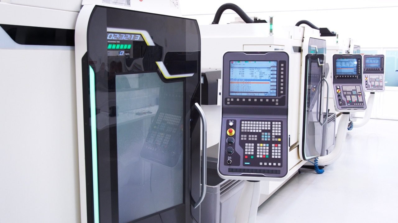 Manutenção de IHM industrial realizada por técnicos especializados, com diagnóstico eletrônico avançado, análise de circuitos, reparo de display, teclado e interfaces homem-máquina, além de testes funcionais completos para garantir confiabilidade, estabilidade operacional e segurança em máquinas CNC e equipamentos industriais.